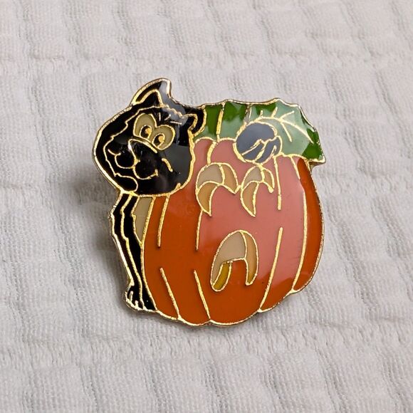 Vintage Halloween Lapel Pin Black Cat Pumpkin Jack o Lantern Enamel 1" Gold Tone - Picture 2 of 5